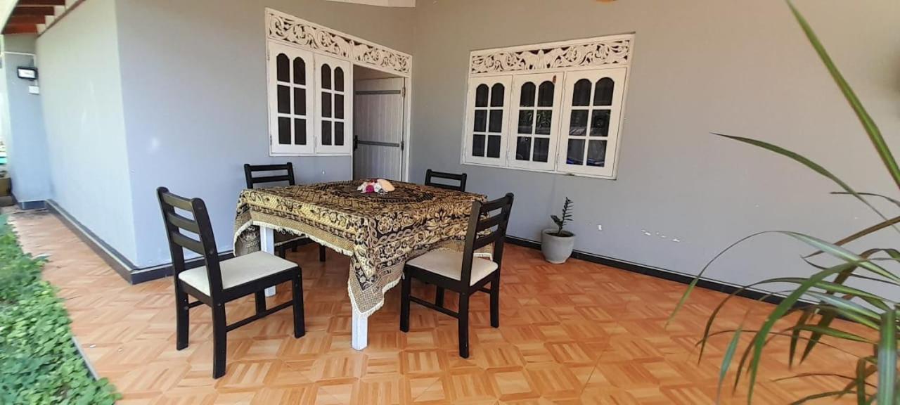 Tehan Homestay Dikwella Szoba fotó